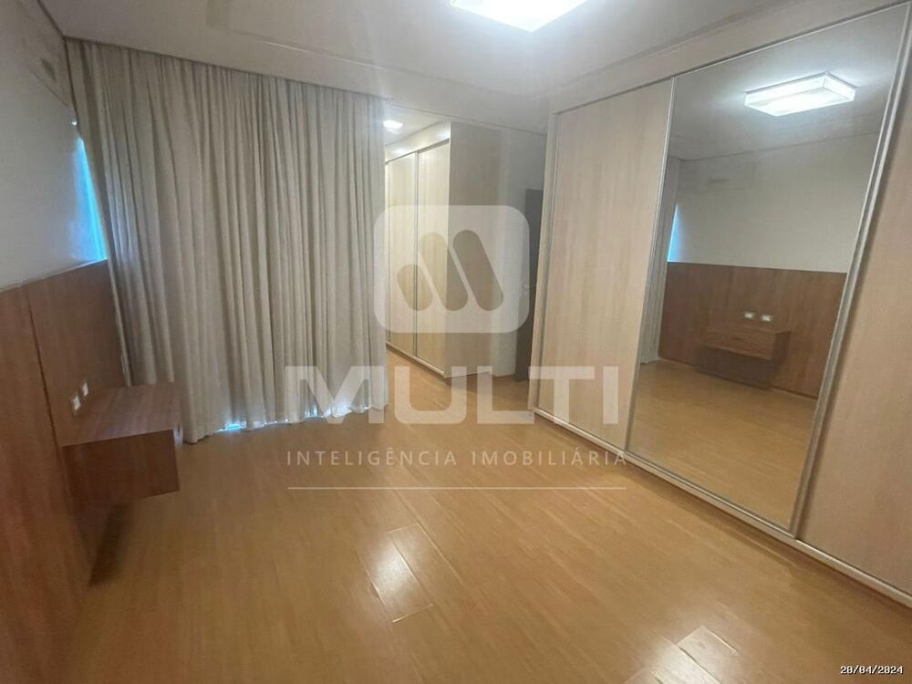 Casa à venda com 3 quartos, 250m² - Foto 7