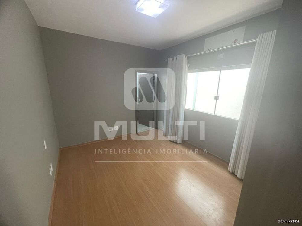 Casa à venda com 3 quartos, 250m² - Foto 9