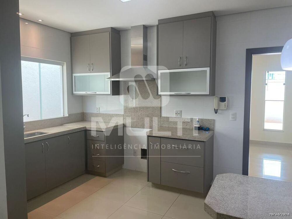 Casa à venda com 3 quartos, 250m² - Foto 14