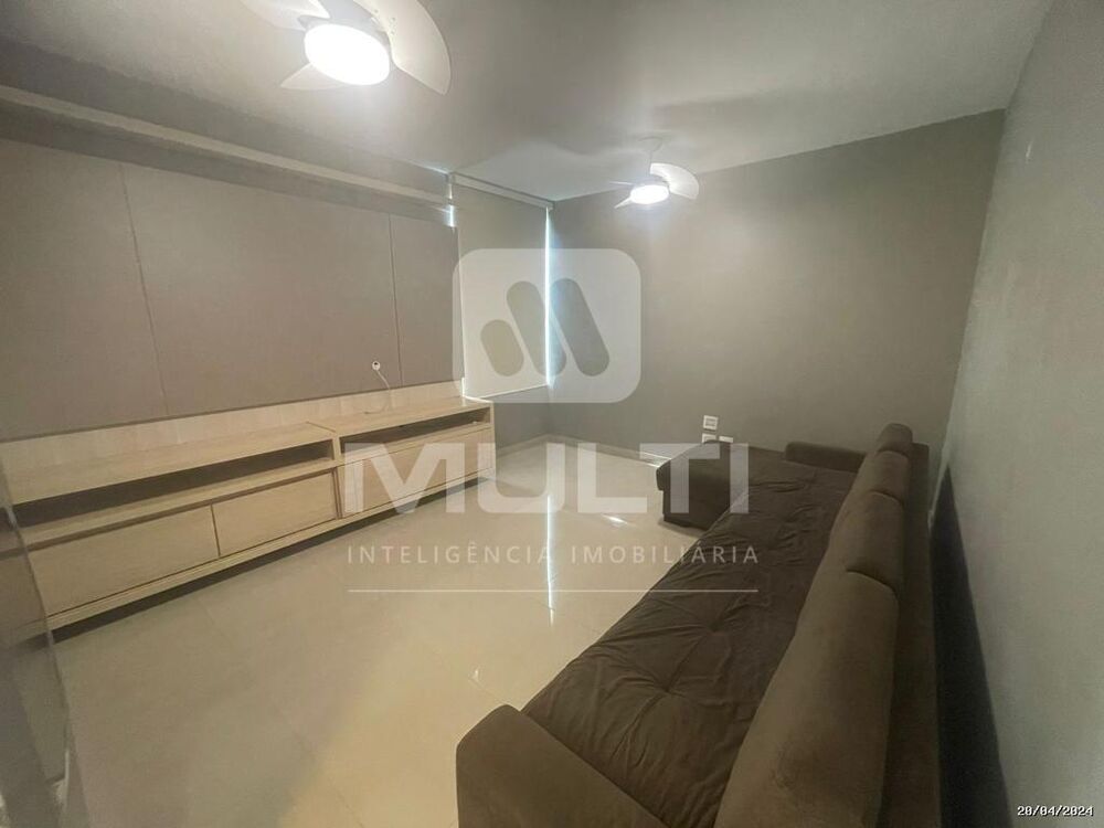 Casa à venda com 3 quartos, 250m² - Foto 1