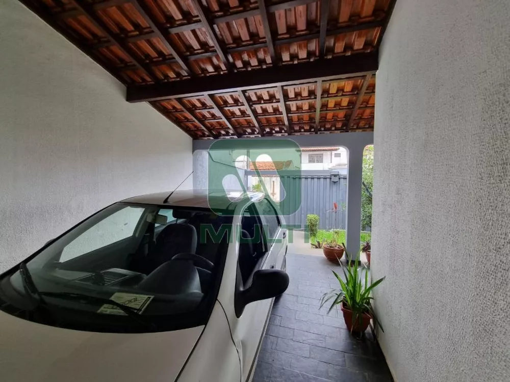 Casa à venda com 3 quartos, 200m² - Foto 3