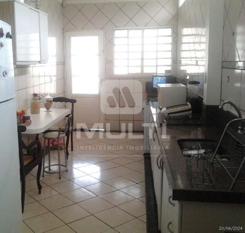 Casa, 3 quartos, 202 m² - Foto 4
