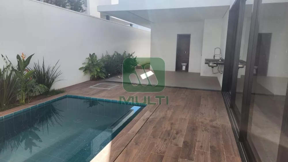 Casa de Condomínio à venda com 3 quartos, 202m² - Foto 3