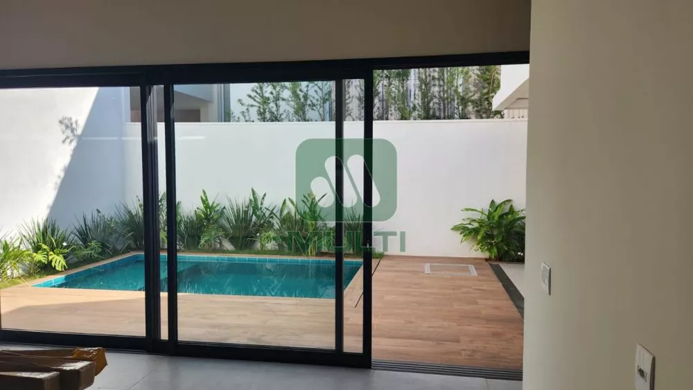 Casa de Condomínio à venda com 3 quartos, 202m² - Foto 1