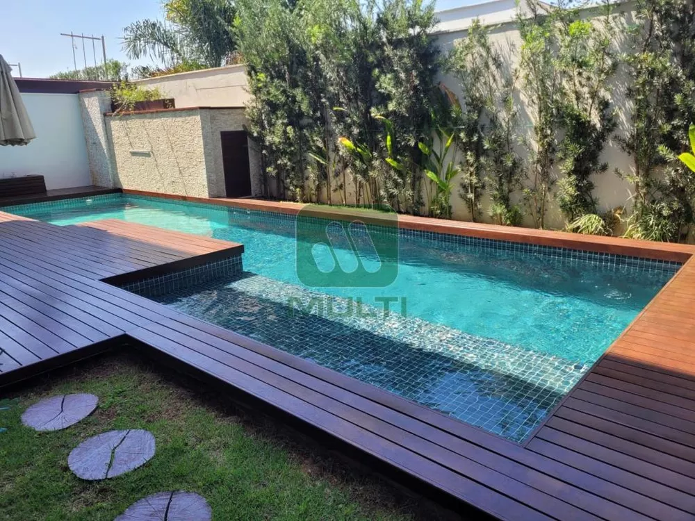 Casa de Condomínio à venda com 3 quartos, 381m² - Foto 3