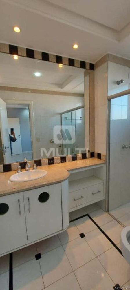 Cobertura, 3 quartos, 220 m² - Foto 1