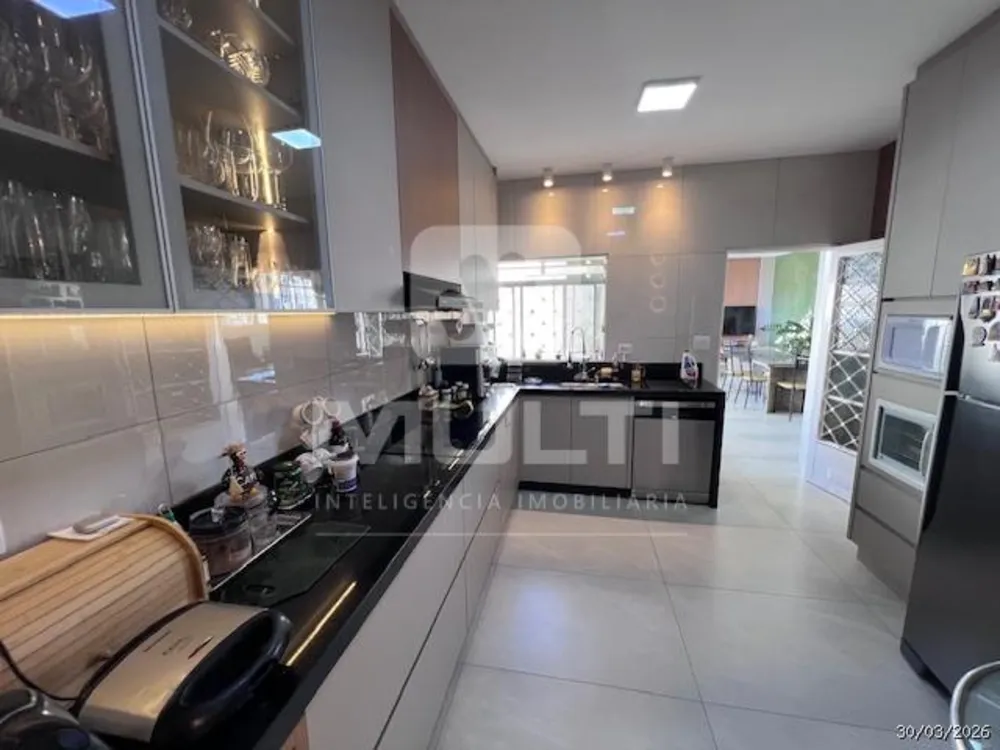 Casa, 3 quartos, 244 m² - Foto 6