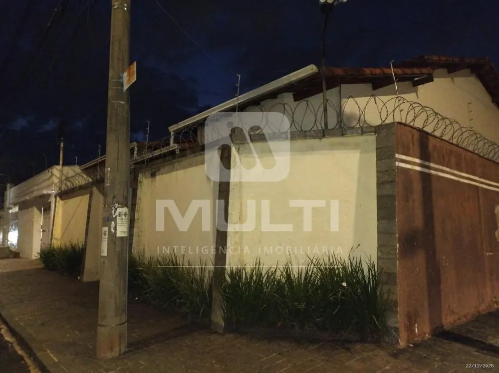 Casa, 3 quartos, 242 m² - Foto 2