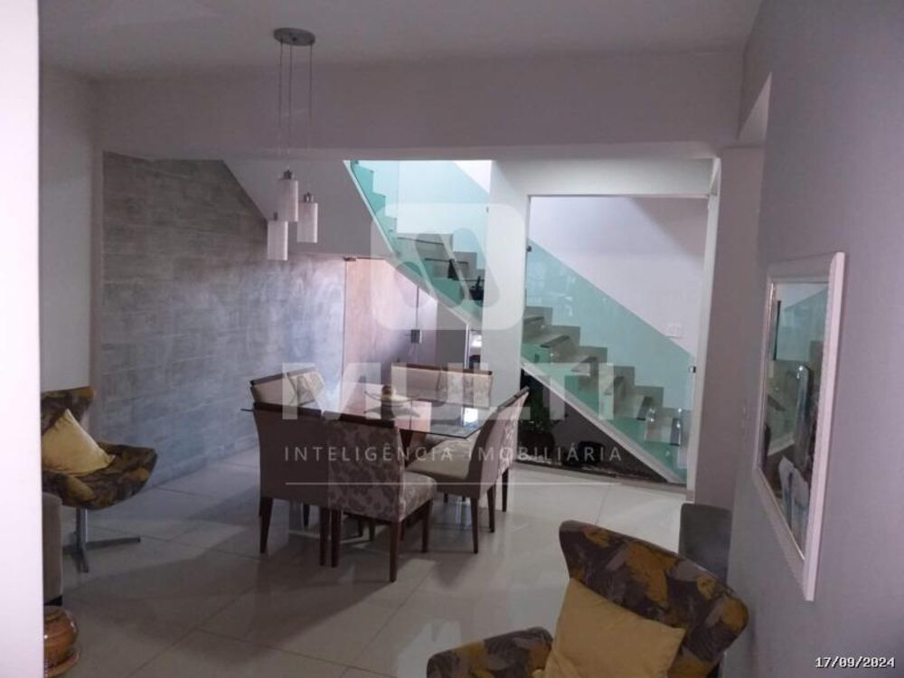 Casa, 4 quartos, 247 m² - Foto 2