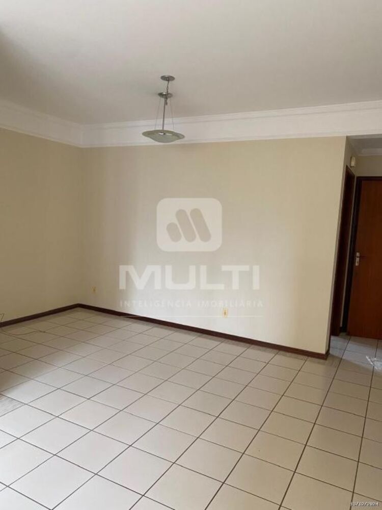 Apartamento à venda com 3 quartos, 95m² - Foto 2