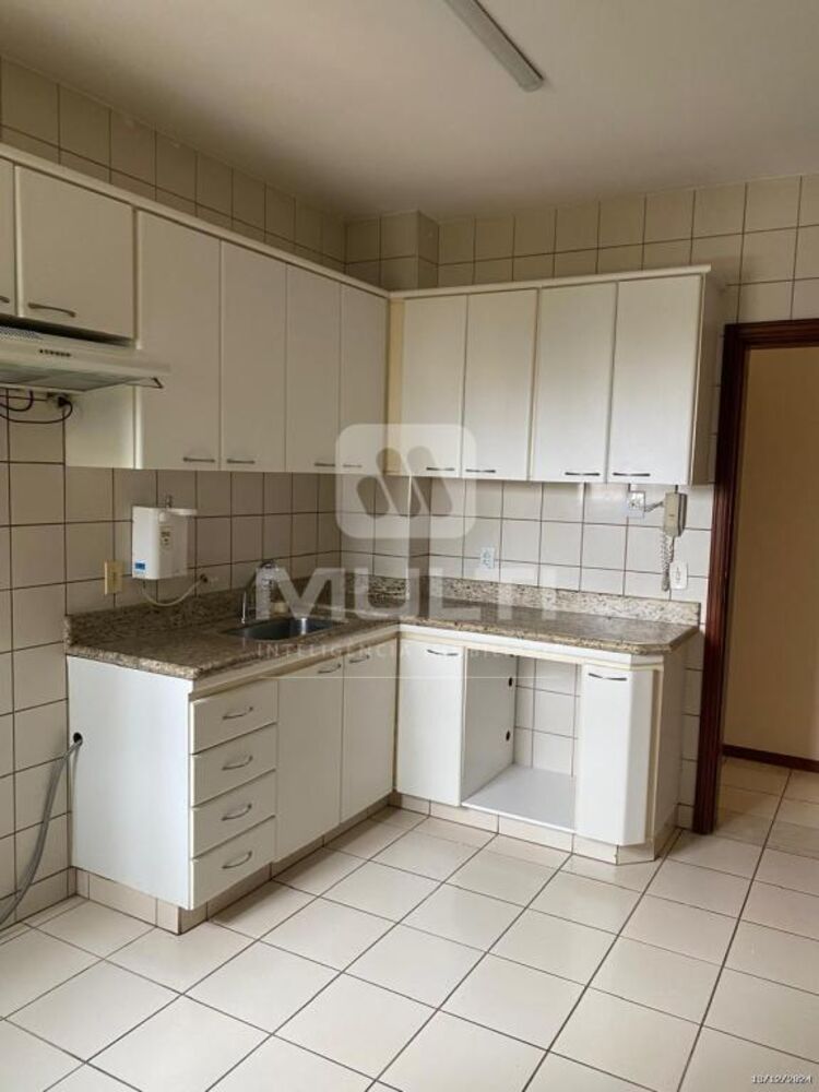 Apartamento à venda com 3 quartos, 95m² - Foto 7
