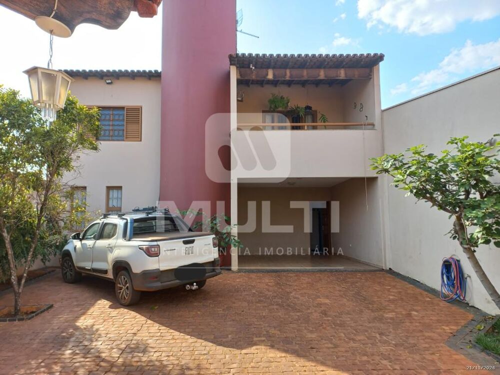 Casa à venda com 4 quartos, 241m² - Foto 4