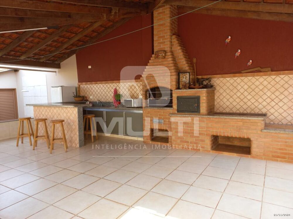 Casa à venda com 4 quartos, 241m² - Foto 3