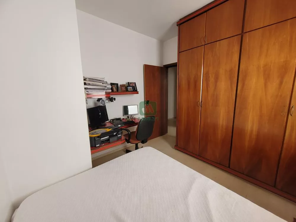 Casa à venda com 3 quartos, 300m² - Foto 4