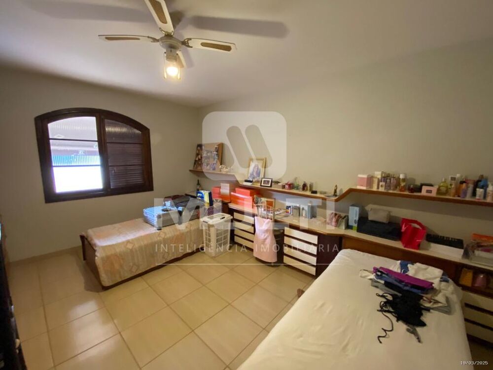 Casa, 3 quartos, 240 m² - Foto 1