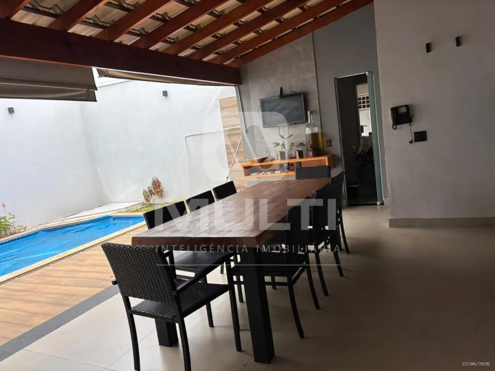 Casa, 3 quartos, 219 m² - Foto 1