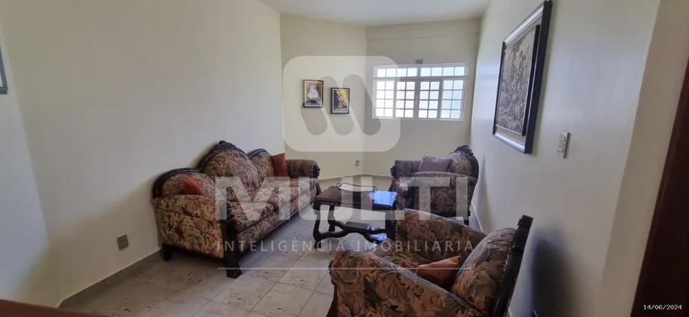 Casa, 5 quartos, 296 m² - Foto 1