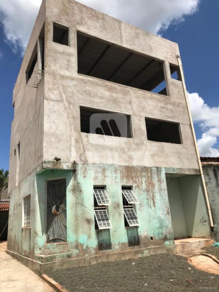 Casa, 4 quartos, 250 m² - Foto 1