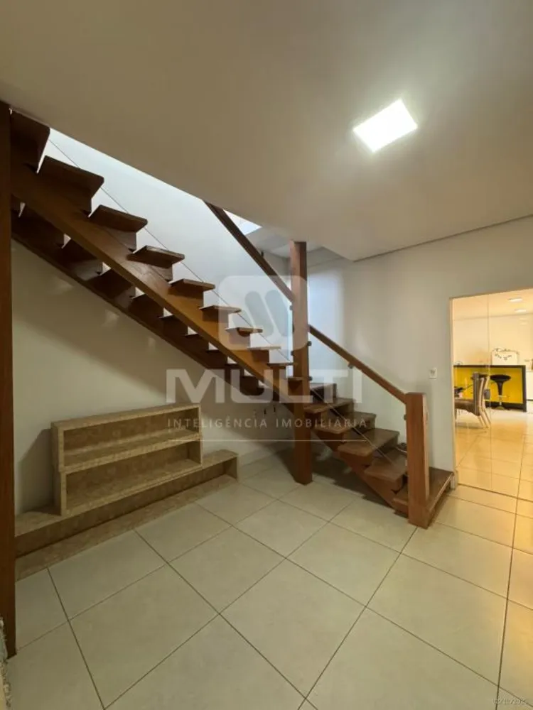 Casa, 5 quartos, 220 m² - Foto 4