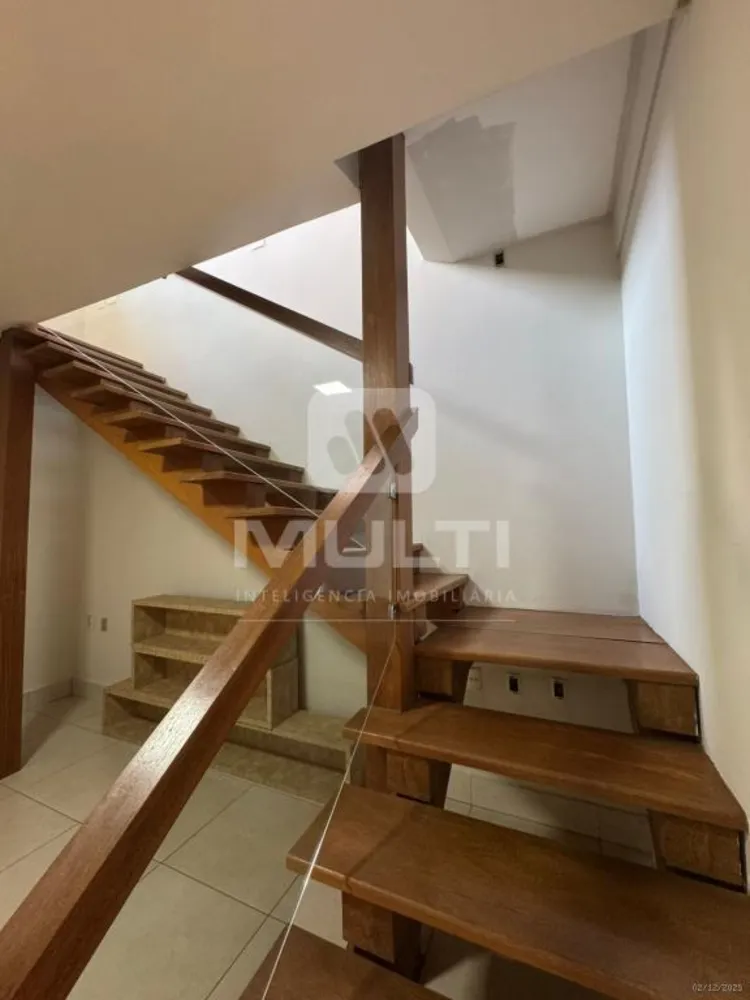 Casa, 5 quartos, 220 m² - Foto 2