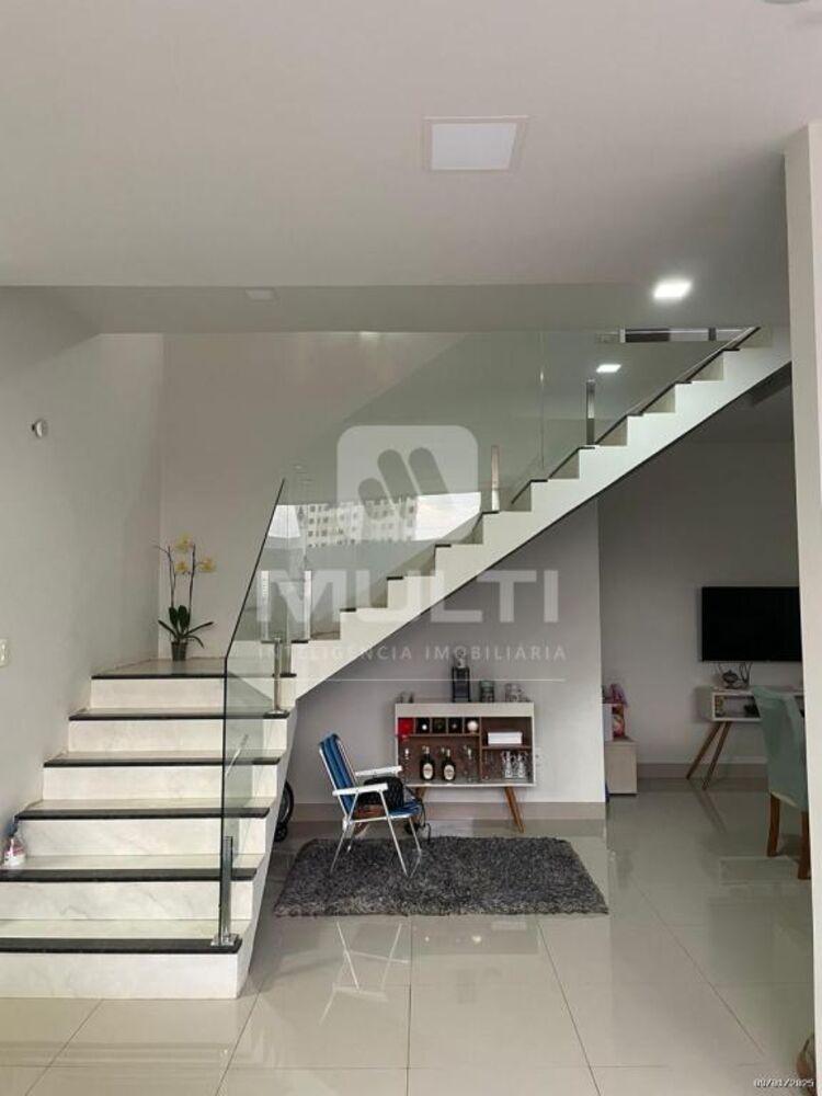 Casa, 4 quartos, 240 m² - Foto 4