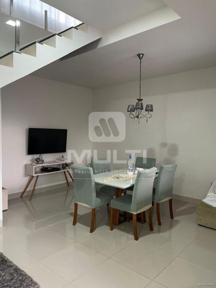 Casa, 4 quartos, 240 m² - Foto 1