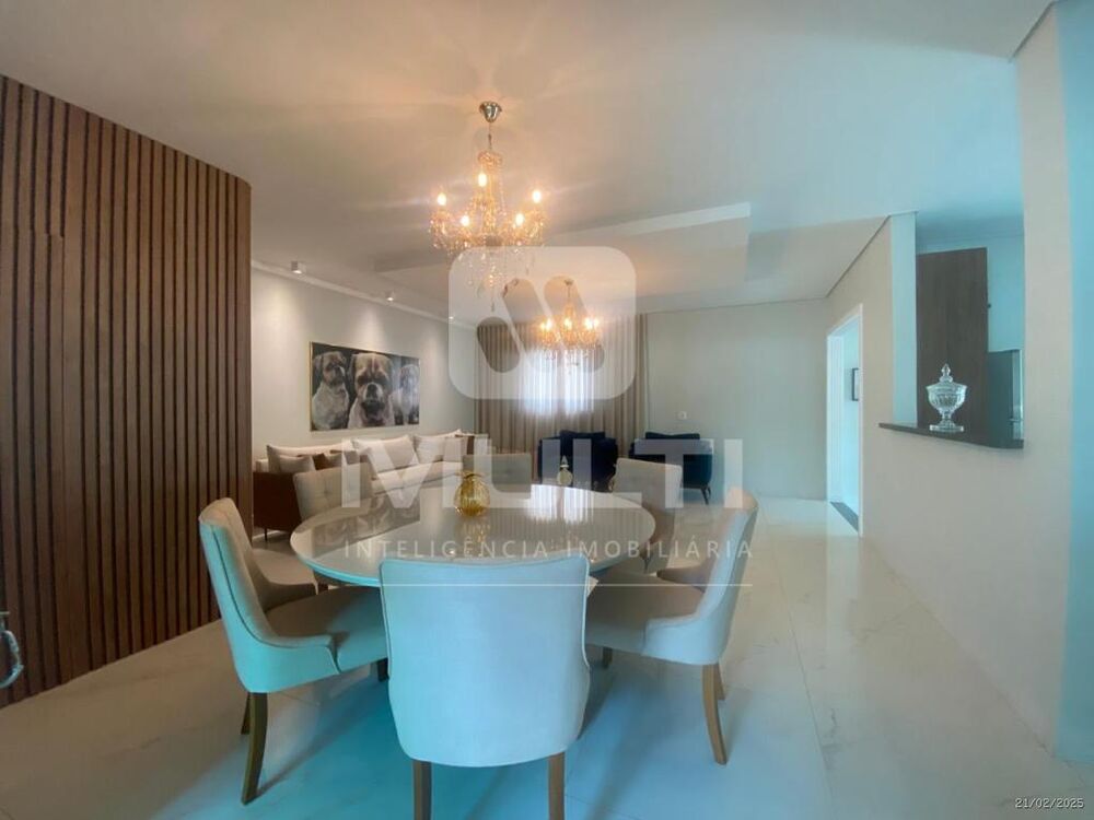 Casa, 3 quartos, 255 m² - Foto 1