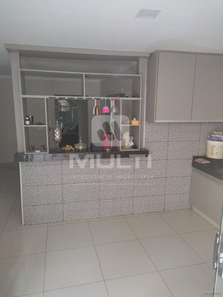 Casa, 2 quartos, 180 m² - Foto 1
