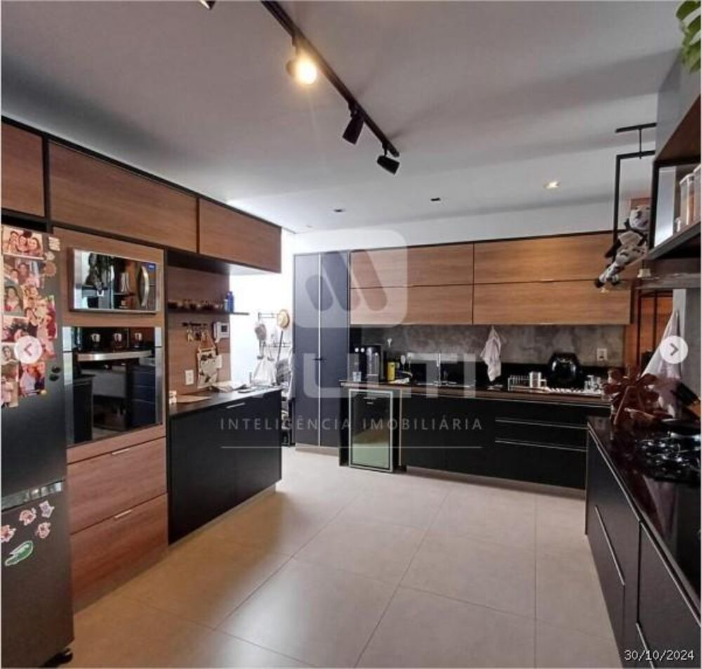 Casa, 3 quartos, 232 m² - Foto 1