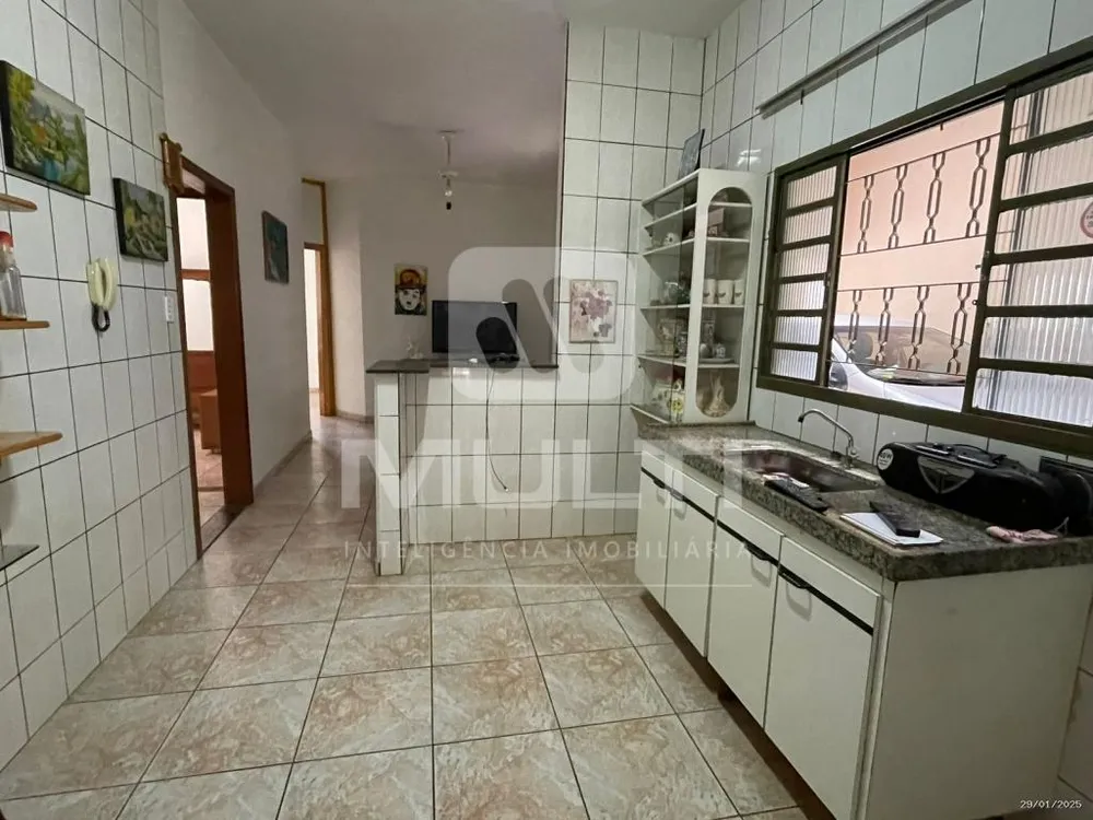 Casa, 3 quartos, 229 m² - Foto 1