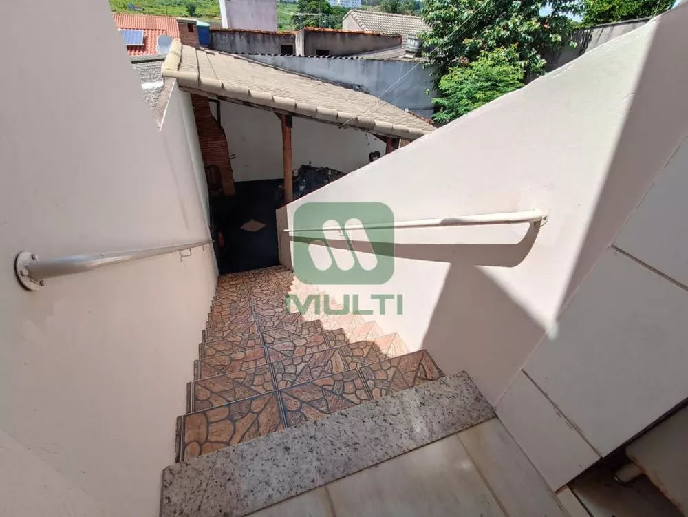 Casa à venda com 3 quartos, 218m² - Foto 6