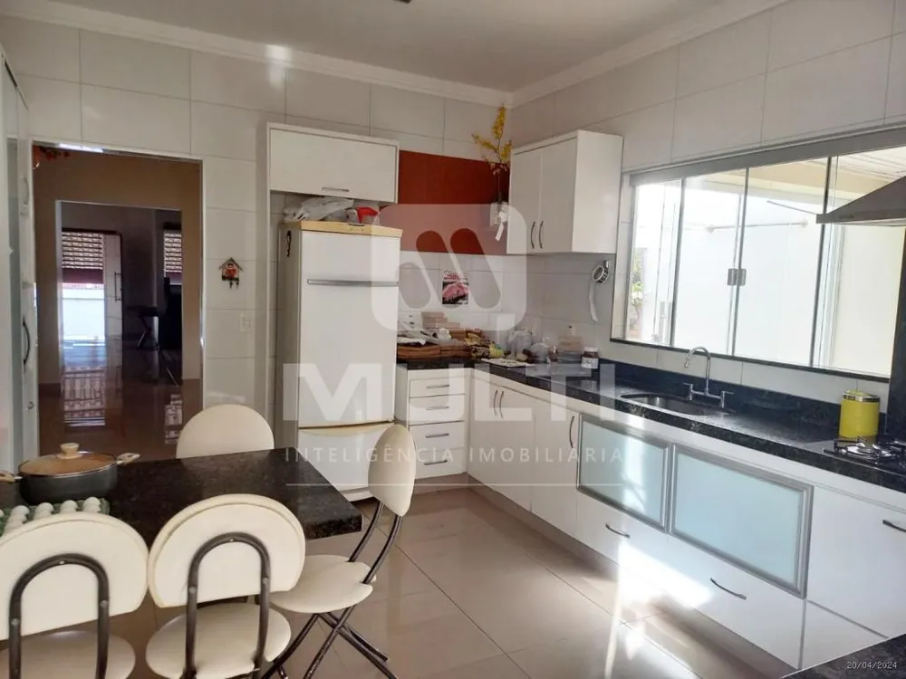 Casa, 3 quartos, 235 m² - Foto 4