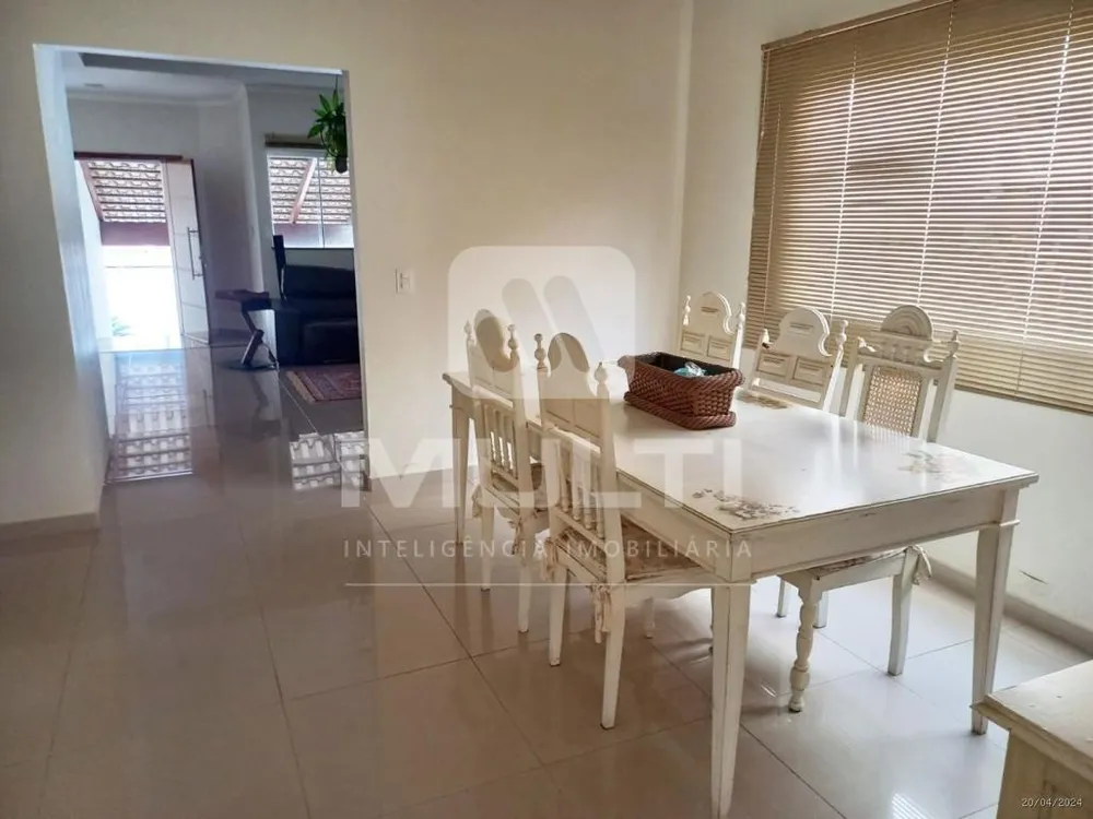 Casa, 3 quartos, 235 m² - Foto 3