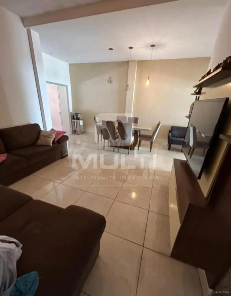 Casa, 3 quartos, 220 m² - Foto 2