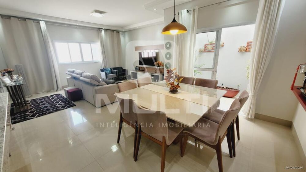 Casa à venda com 3 quartos, 144m² - Foto 2