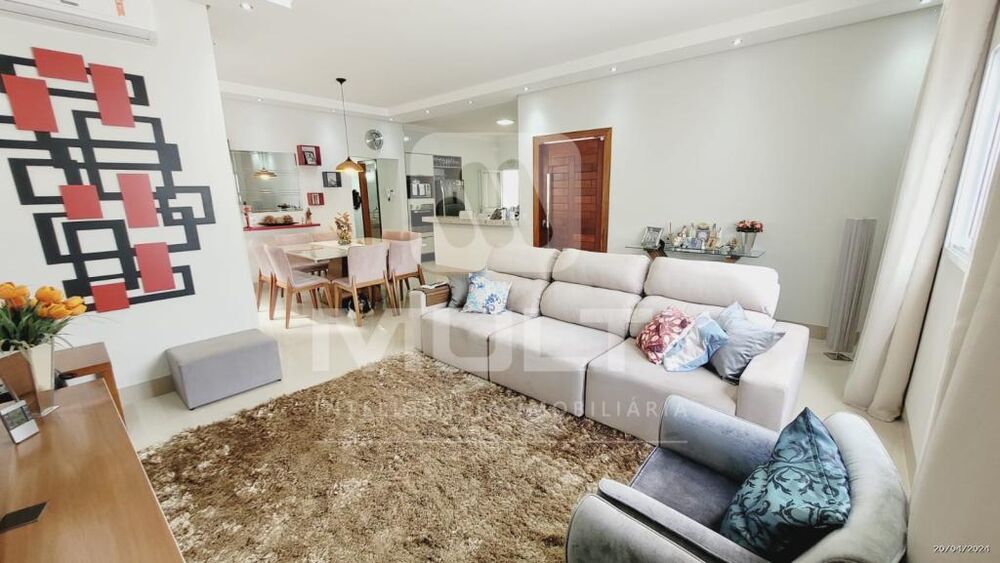 Casa à venda com 3 quartos, 144m² - Foto 1