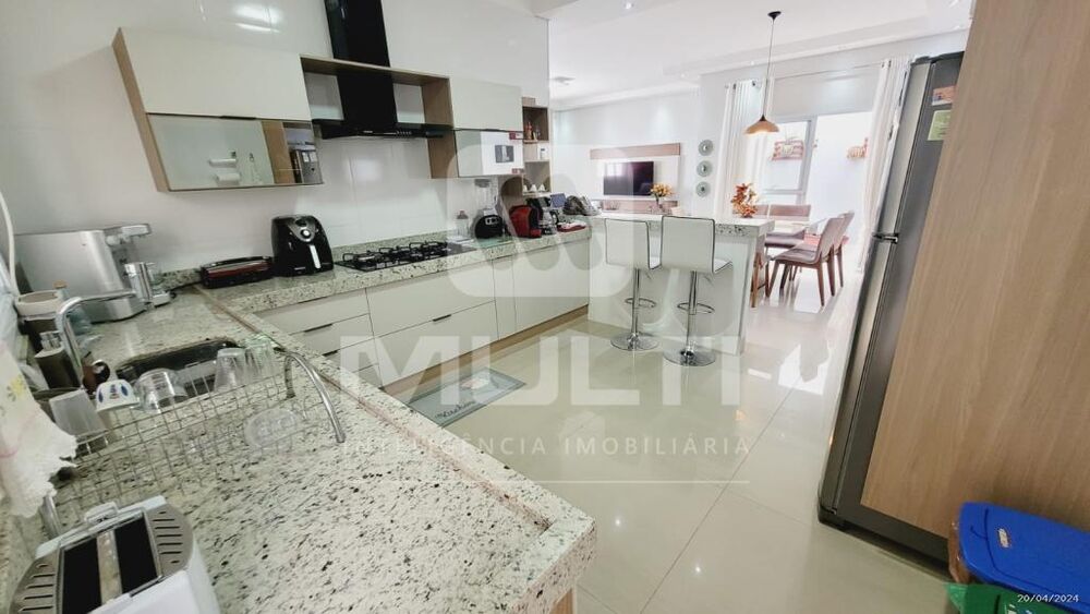 Casa à venda com 3 quartos, 144m² - Foto 4
