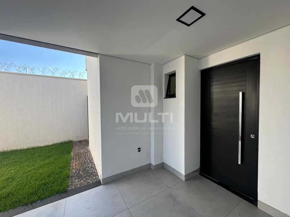 Casa à venda com 3 quartos, 133m² - Foto 1