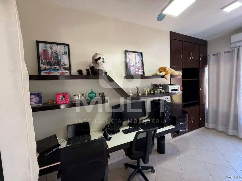 Casa, 3 quartos, 226 m² - Foto 2