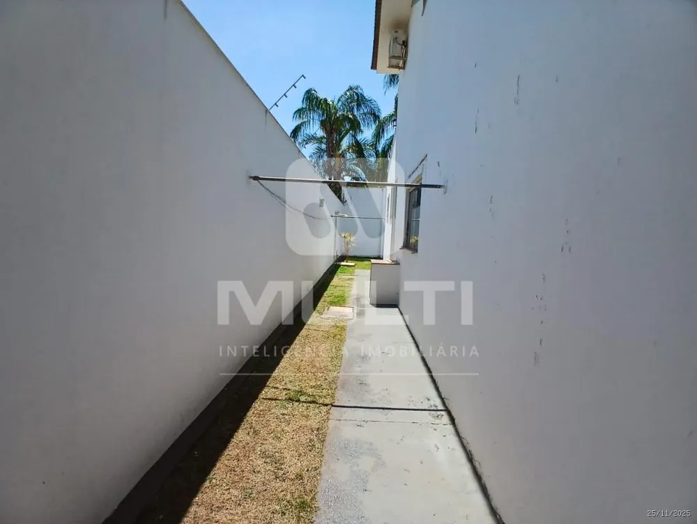 Casa, 3 quartos, 237 m² - Foto 1
