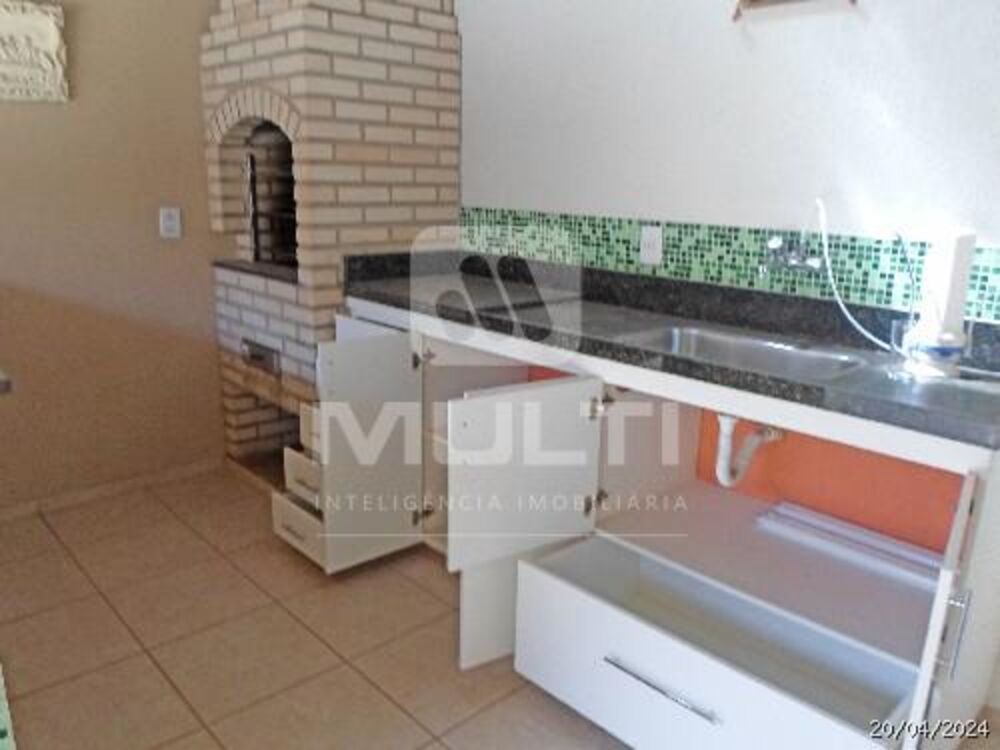 Casa, 3 quartos, 196 m² - Foto 2