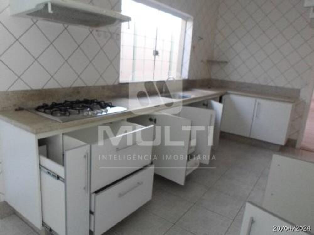 Casa, 3 quartos, 196 m² - Foto 1