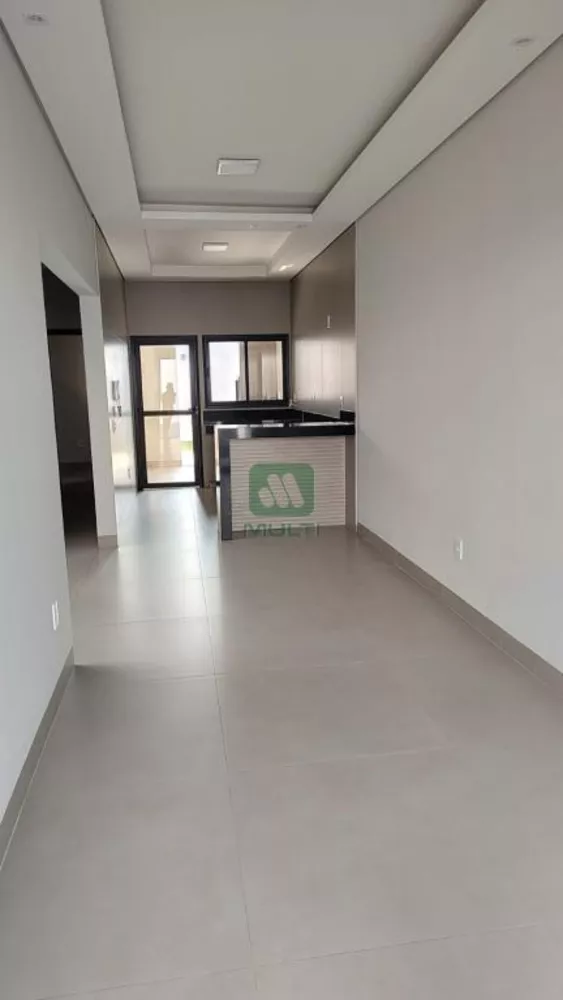 Casa à venda com 3 quartos, 83m² - Foto 1