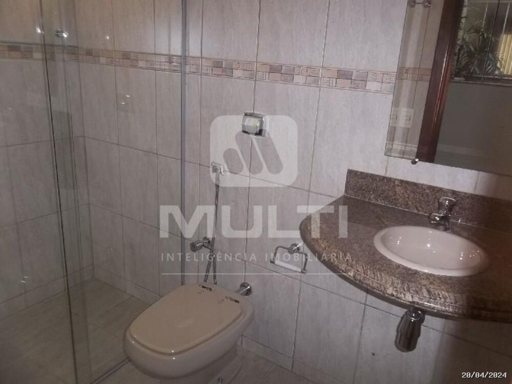 Casa à venda com 3 quartos, 233m² - Foto 9