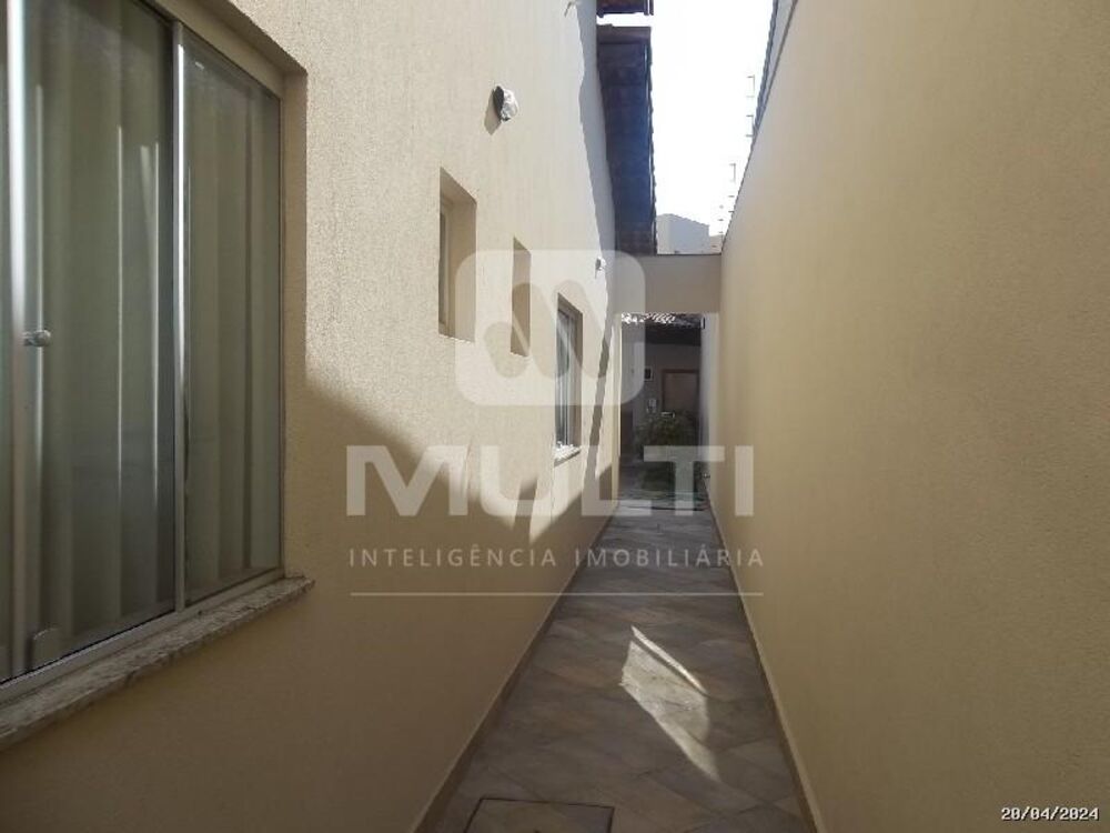 Casa à venda com 3 quartos, 233m² - Foto 10