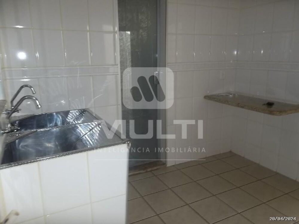 Casa à venda com 3 quartos, 233m² - Foto 4