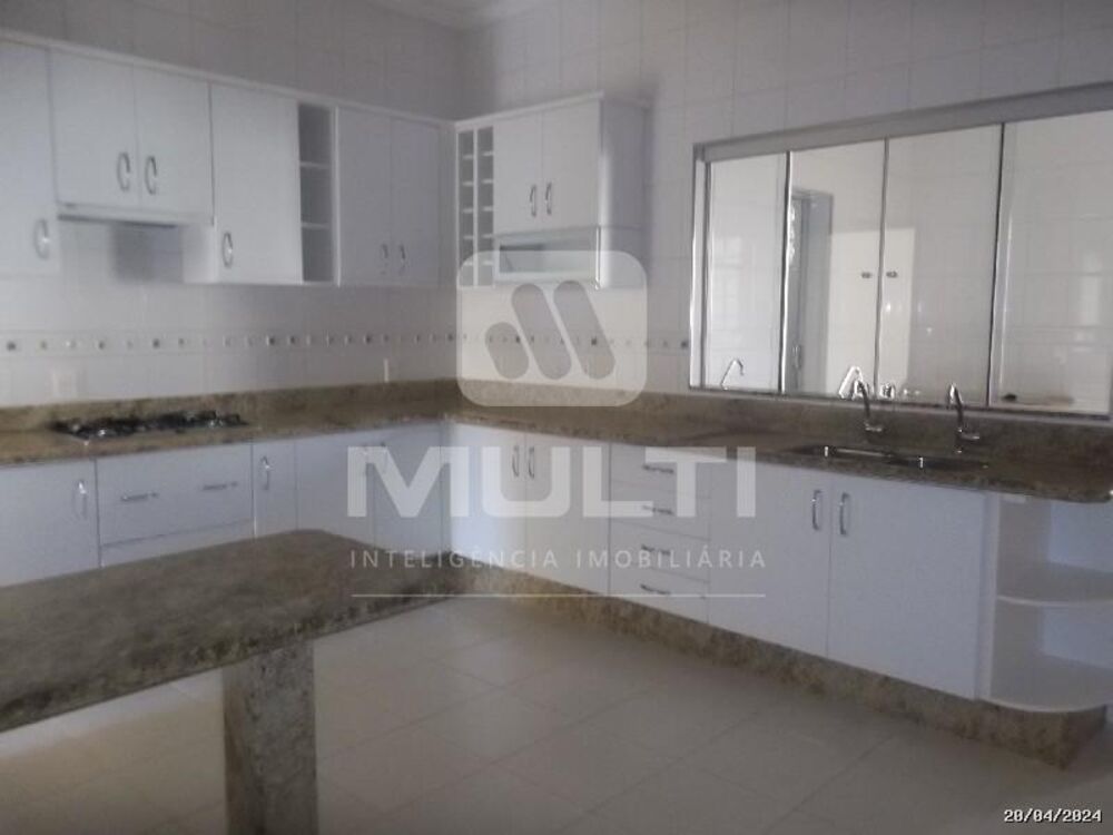 Casa à venda com 3 quartos, 233m² - Foto 12