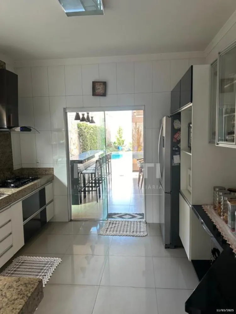 Casa, 3 quartos, 217 m² - Foto 3