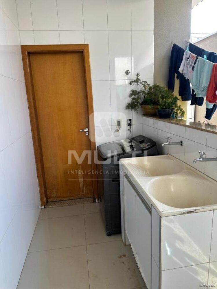 Casa, 3 quartos, 217 m² - Foto 2