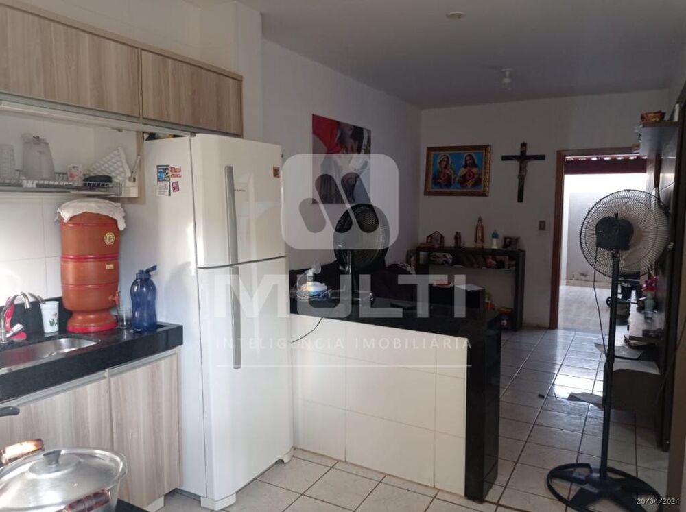 Casa à venda com 2 quartos, 62m² - Foto 2